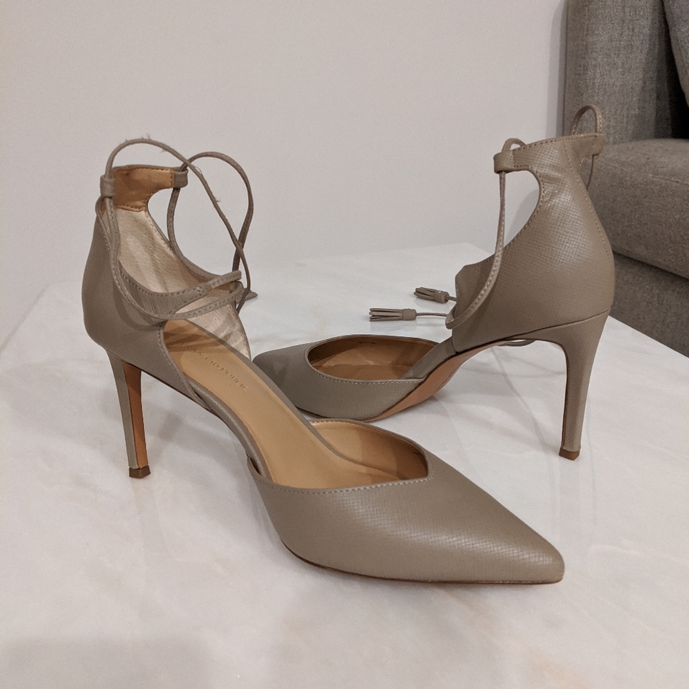 Banana Republic Lace Up Pumps
